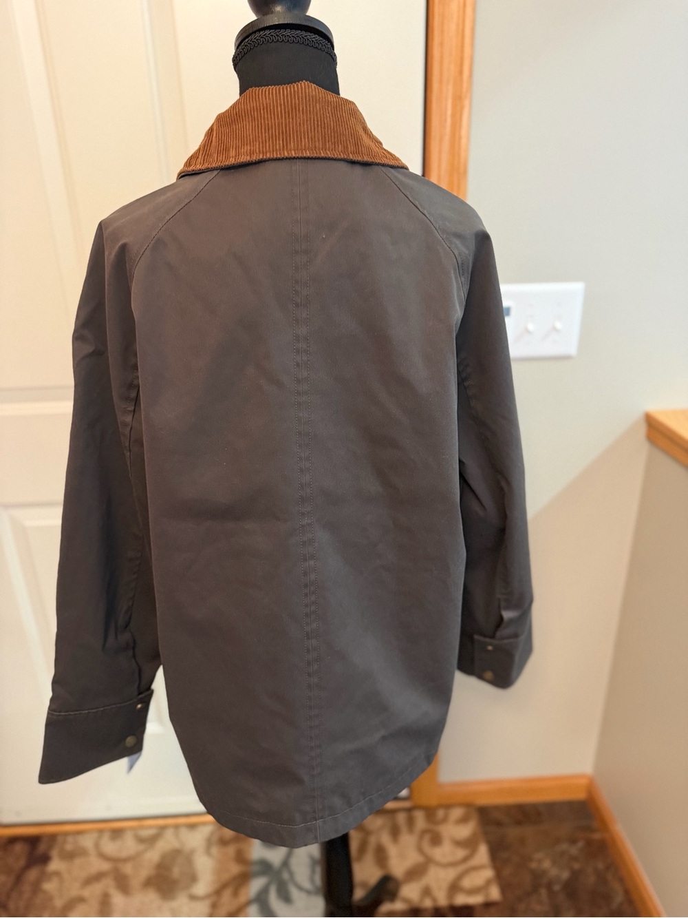 New Sanctuary brown SALG-25789-STC barn jacket with corduroy collar. Size medium - Picture 4 of 16